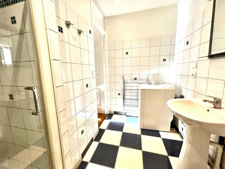 Joli Appartement En Centre Ville Bagneres-de-Bigorre Exterior photo