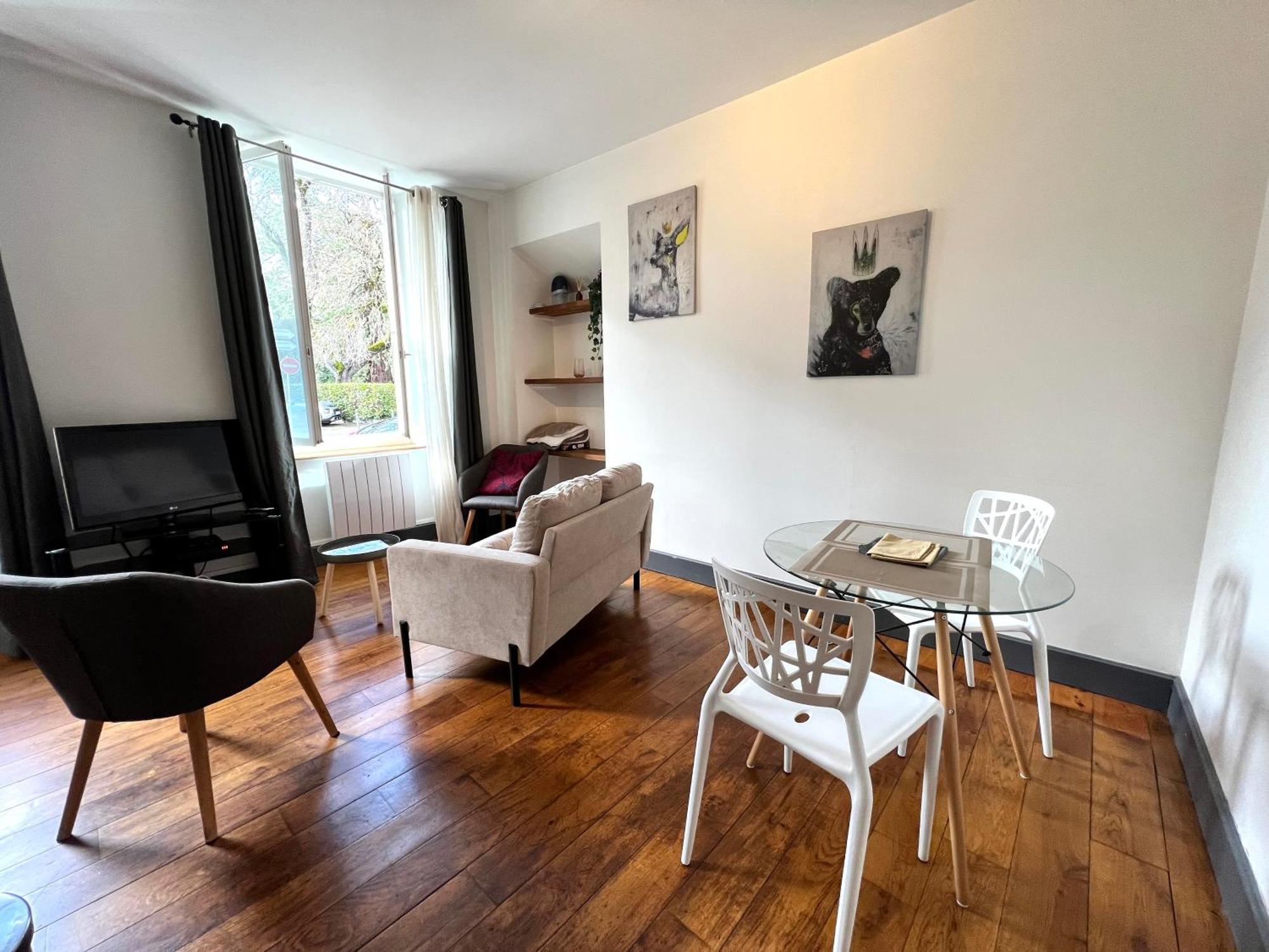 Joli Appartement En Centre Ville Bagneres-de-Bigorre Exterior photo