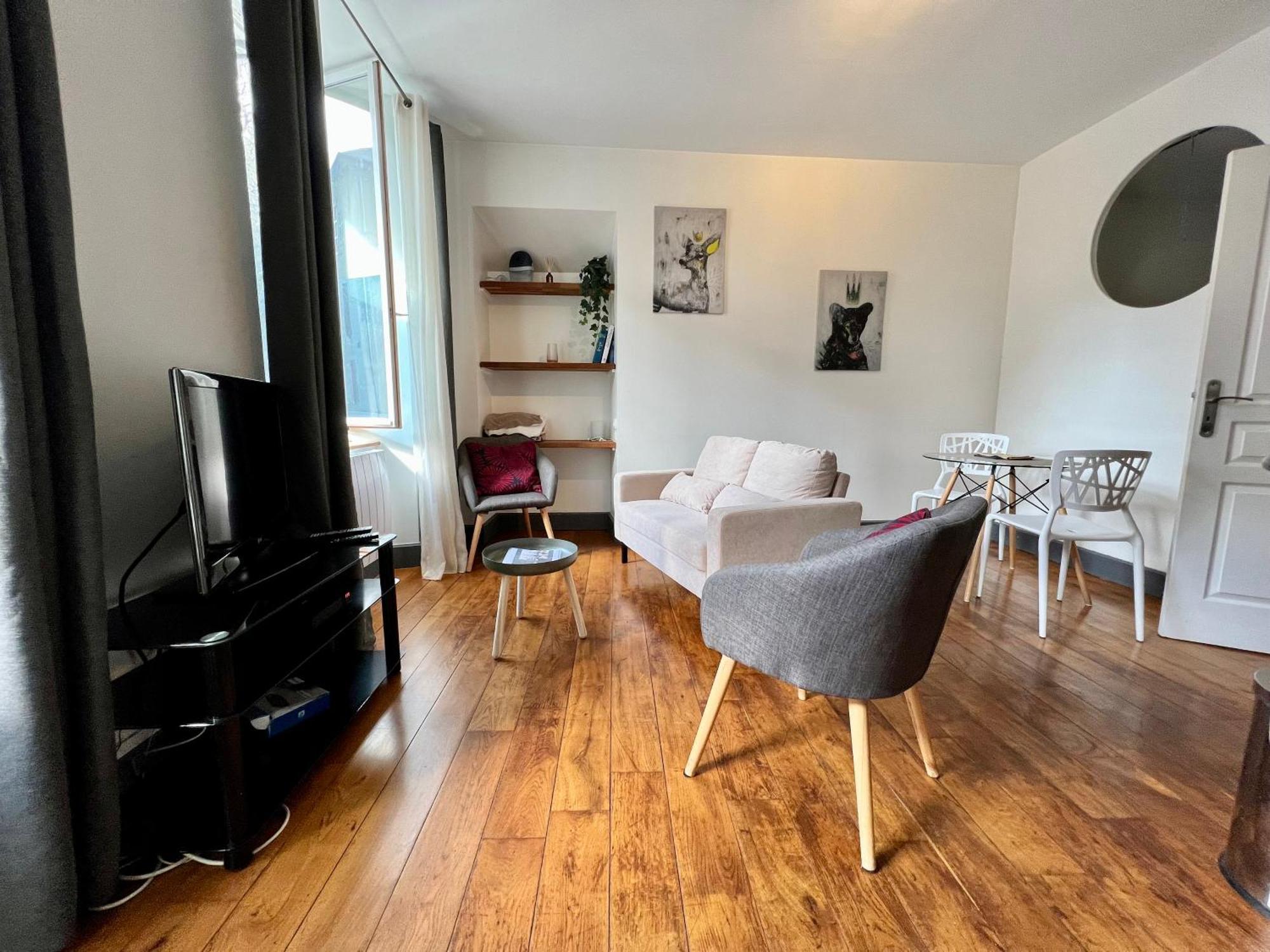 Joli Appartement En Centre Ville Bagneres-de-Bigorre Exterior photo